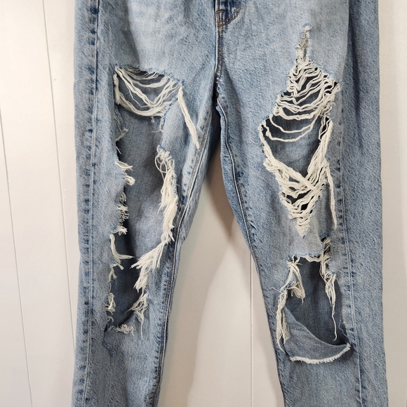 American Eagle Highest Rise Mom Jeans No Stretch High Waisted Light Wash 2 short - Picture 4 of 11